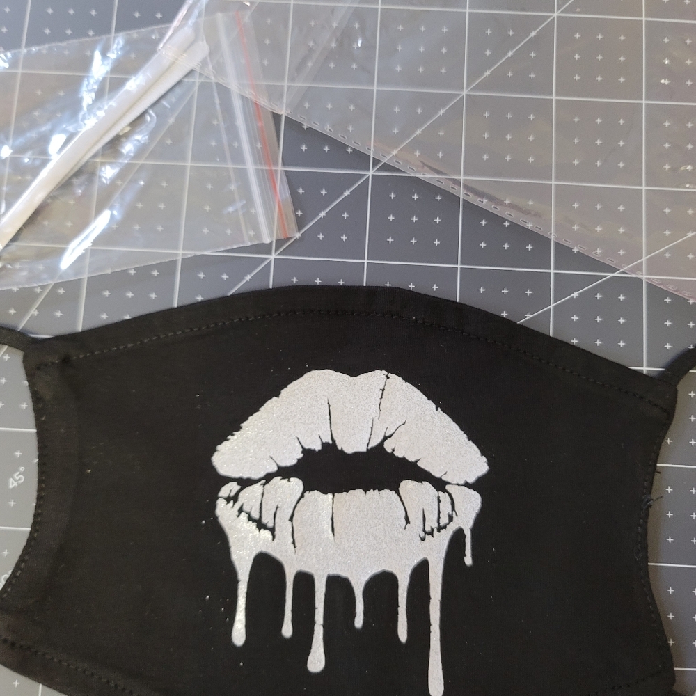 mask ๐ท - Picture 2 of 4